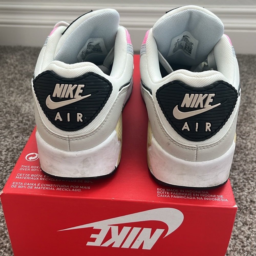 Nike air max 90
Womans size 9 - Picture 5 of 7